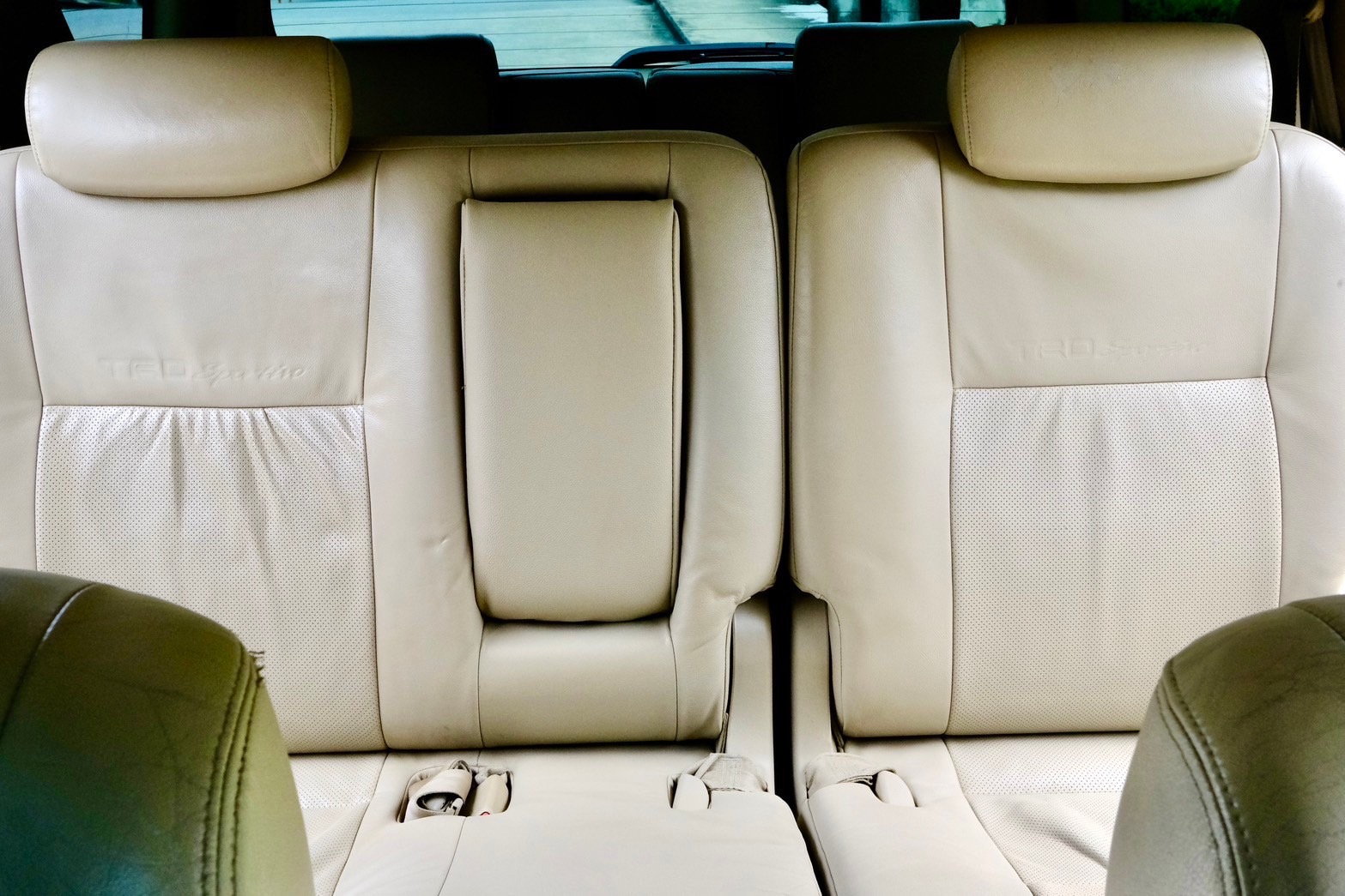 Toyota Fortuner 3.0V TRD 4wd ปี 2010 ออโต้ ดีเซล สีขาว ไมล์ 18x,xxx Km. (รูปที่ 25)