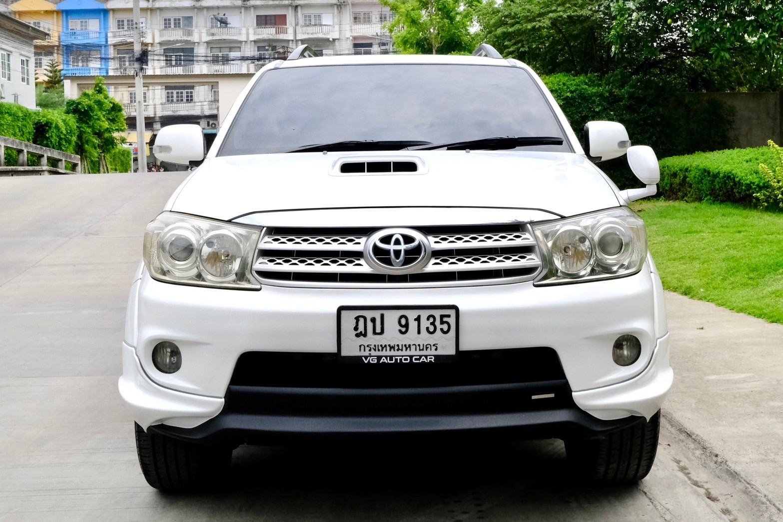 Toyota Fortuner 3.0V TRD 4wd ปี 2010 ออโต้ ดีเซล สีขาว ไมล์ 18x,xxx Km.