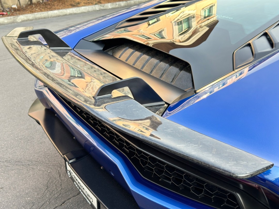 2017 Lamborghini LP610-4 สีน้ำเงิน