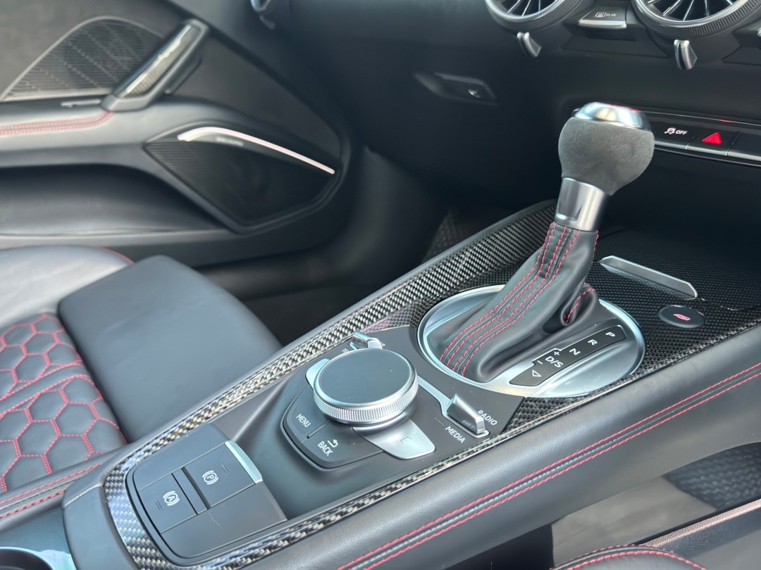 2020 Audi TTRS Quattro coupe สีแดง (รูปที่ 10)