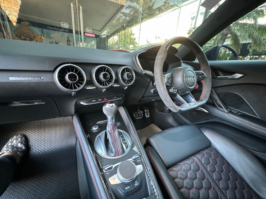 2020 Audi TTRS Quattro coupe สีแดง (รูปที่ 17)