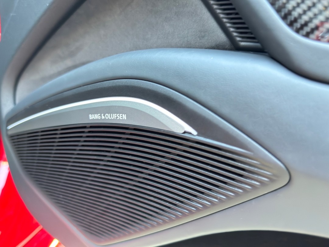 2020 Audi TTRS Quattro coupe สีแดง (รูปที่ 12)
