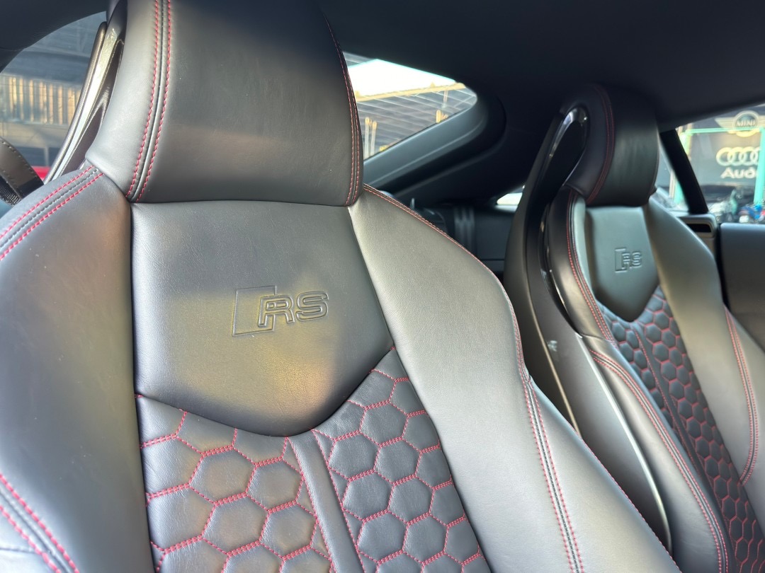 2020 Audi TTRS Quattro coupe สีแดง (รูปที่ 11)