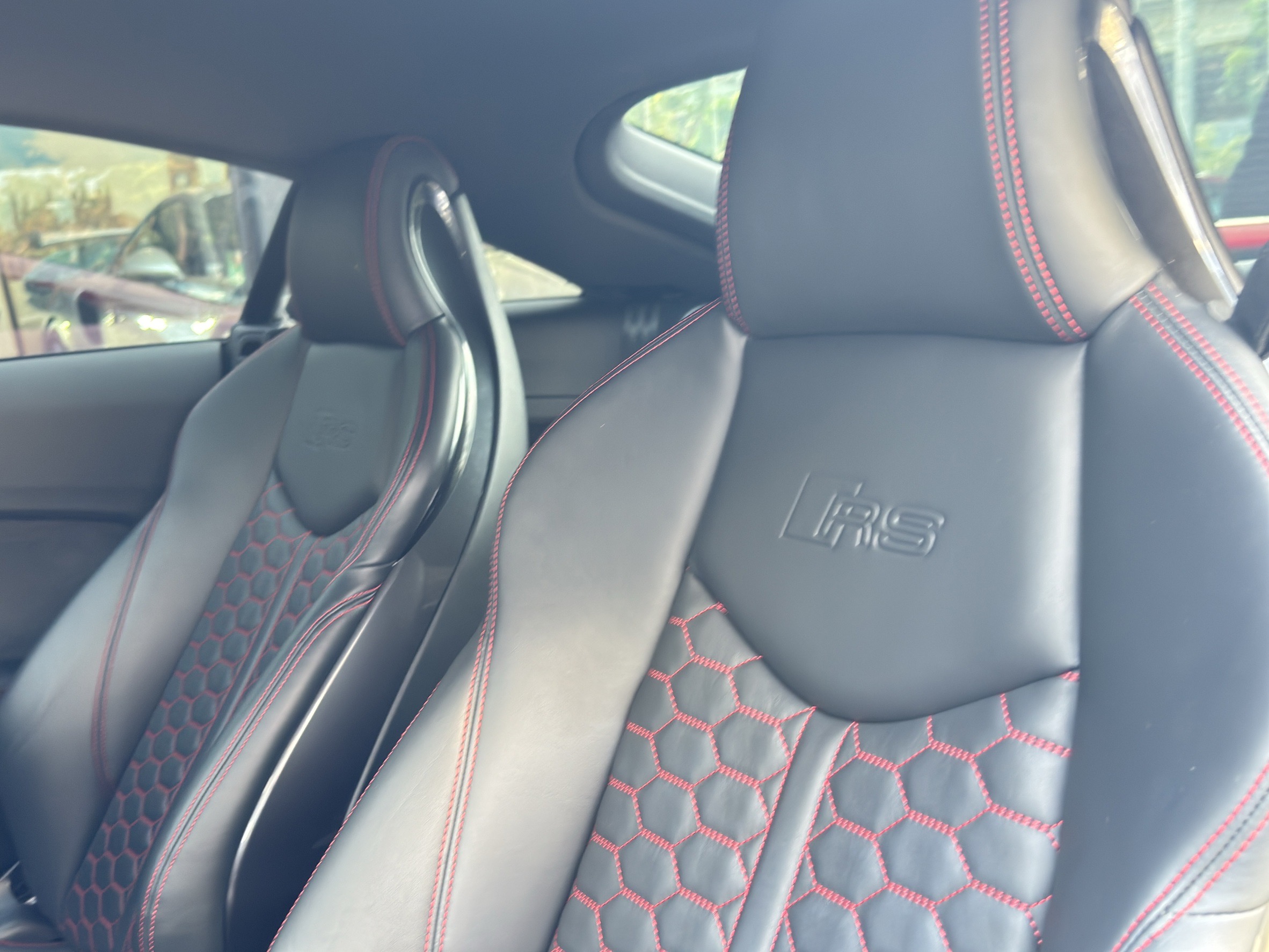 2022 Audi TTRS Quattro coupe สีแดง (รูปที่ 9)