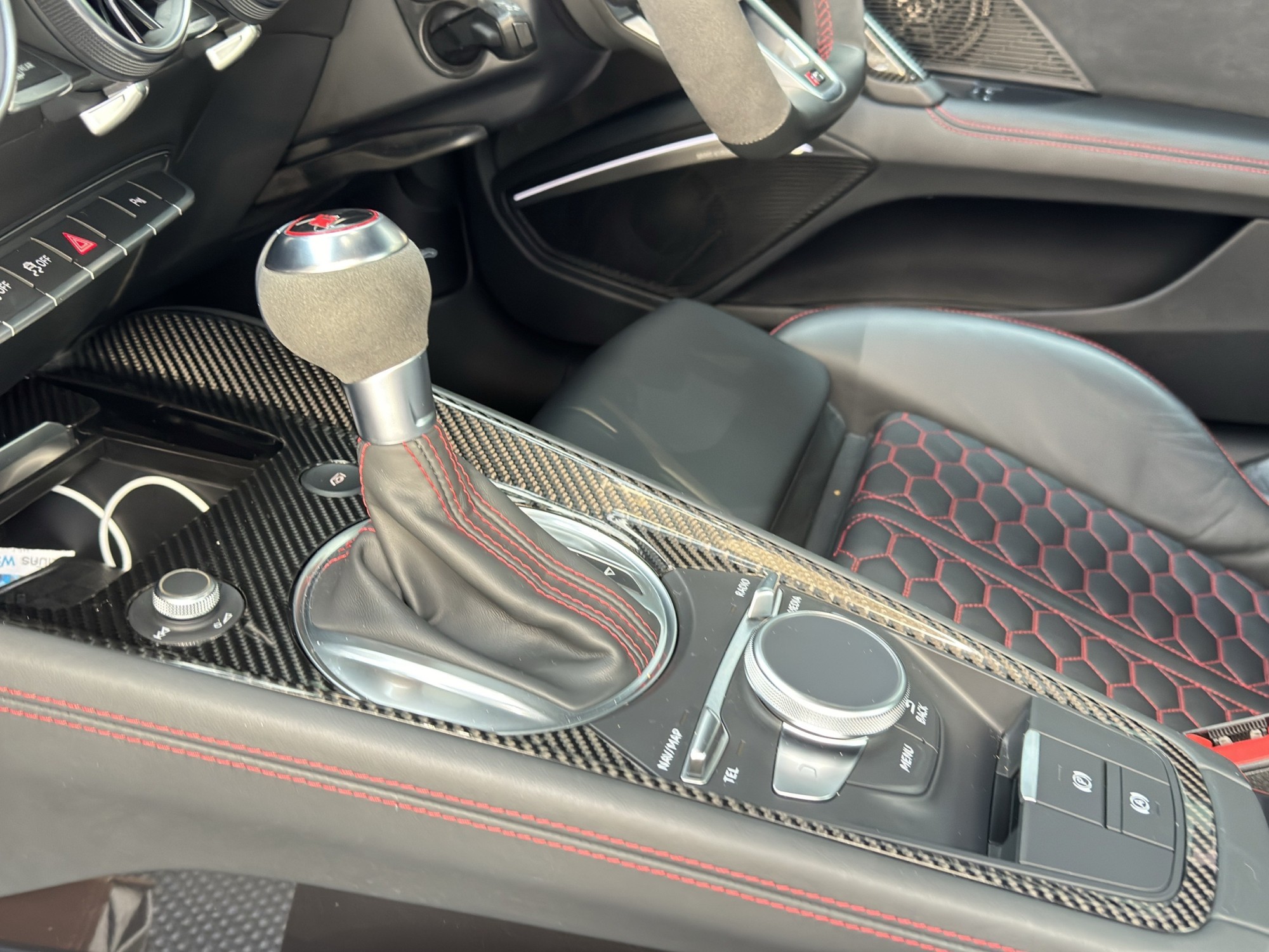 2022 Audi TTRS Quattro coupe สีแดง (รูปที่ 7)