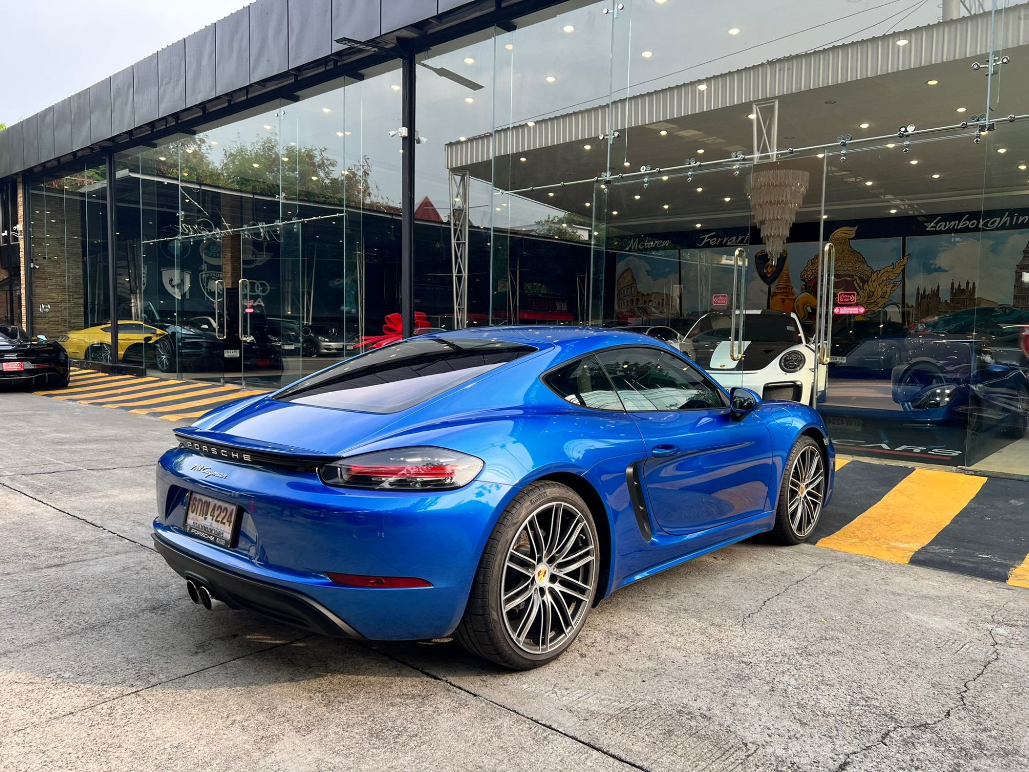 2018 Porsche 718 Cayman สีน้ำเงิน