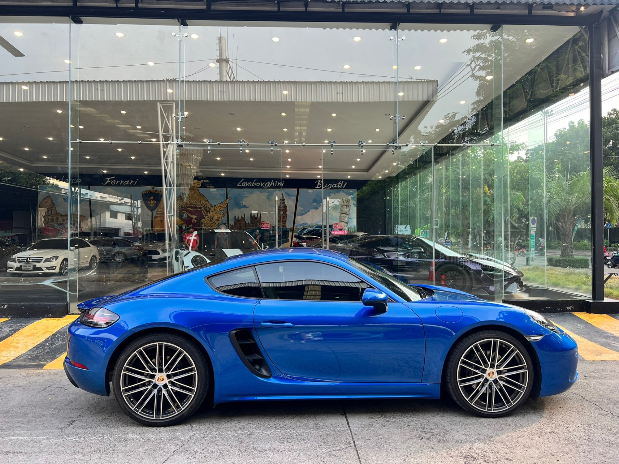 2018 Porsche 718 Cayman สีน้ำเงิน