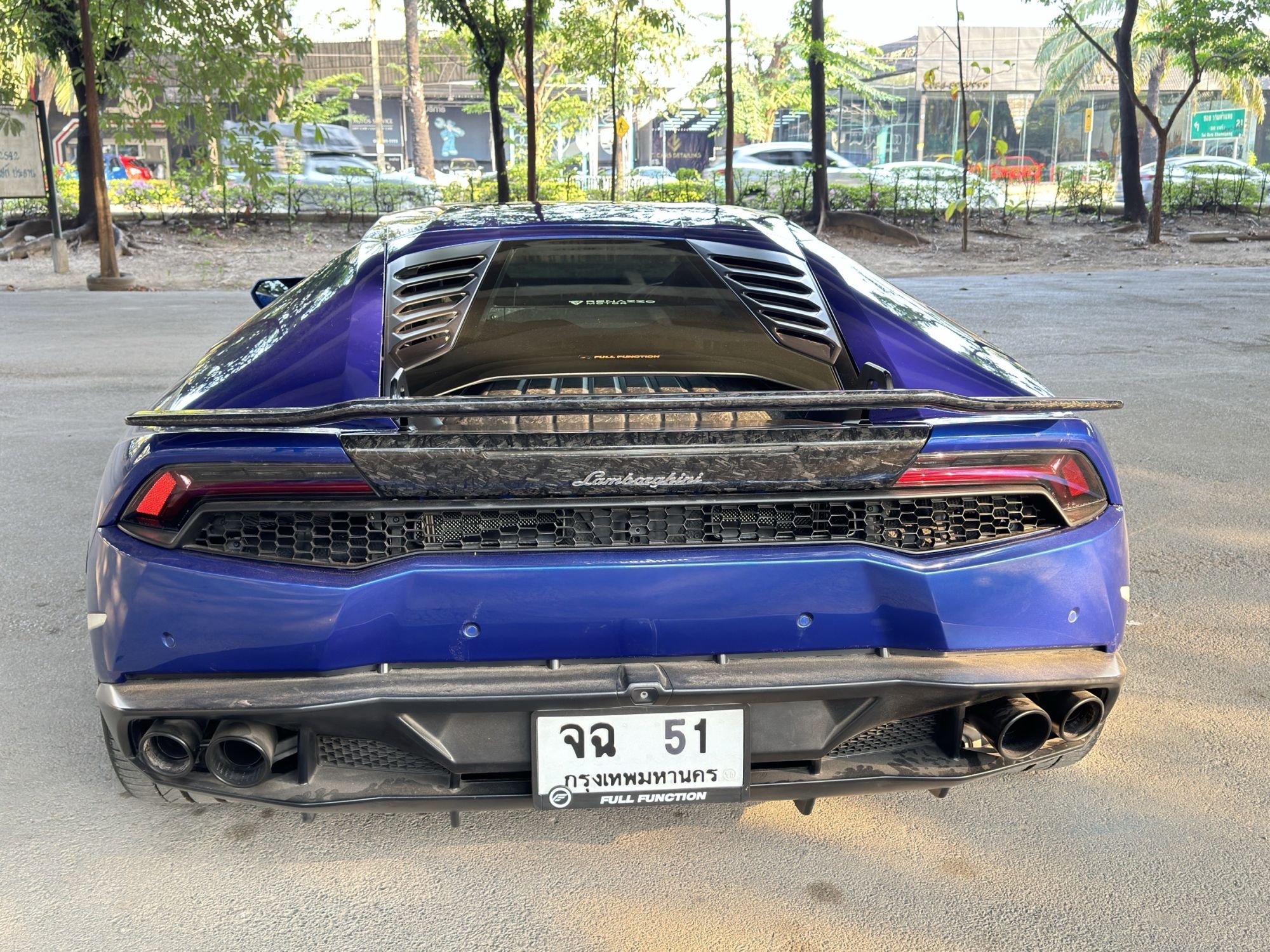 2017 Lamborghini LP610-4 สีน้ำเงิน (รูปที่ 5)