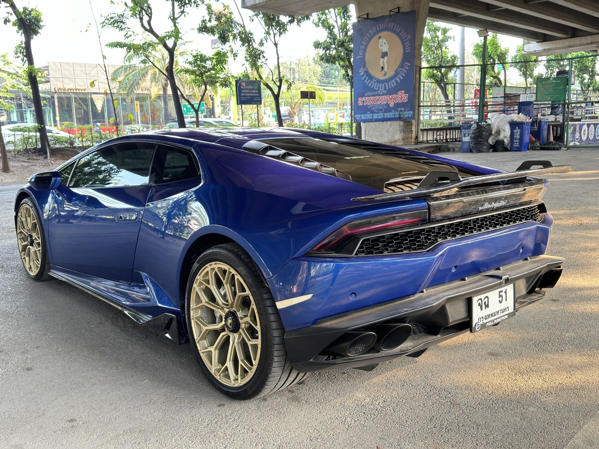 2017 Lamborghini LP610-4 สีน้ำเงิน