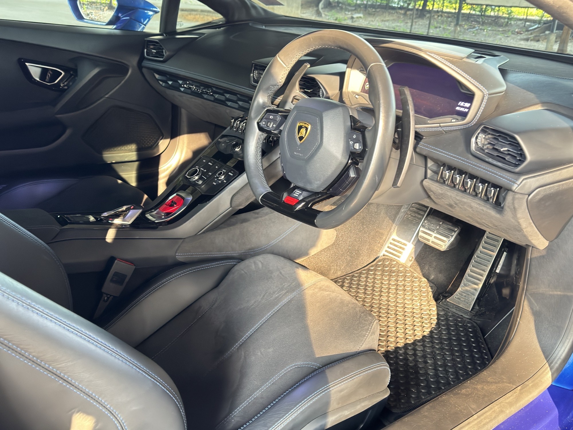 2017 Lamborghini LP610-4 สีน้ำเงิน (รูปที่ 6)