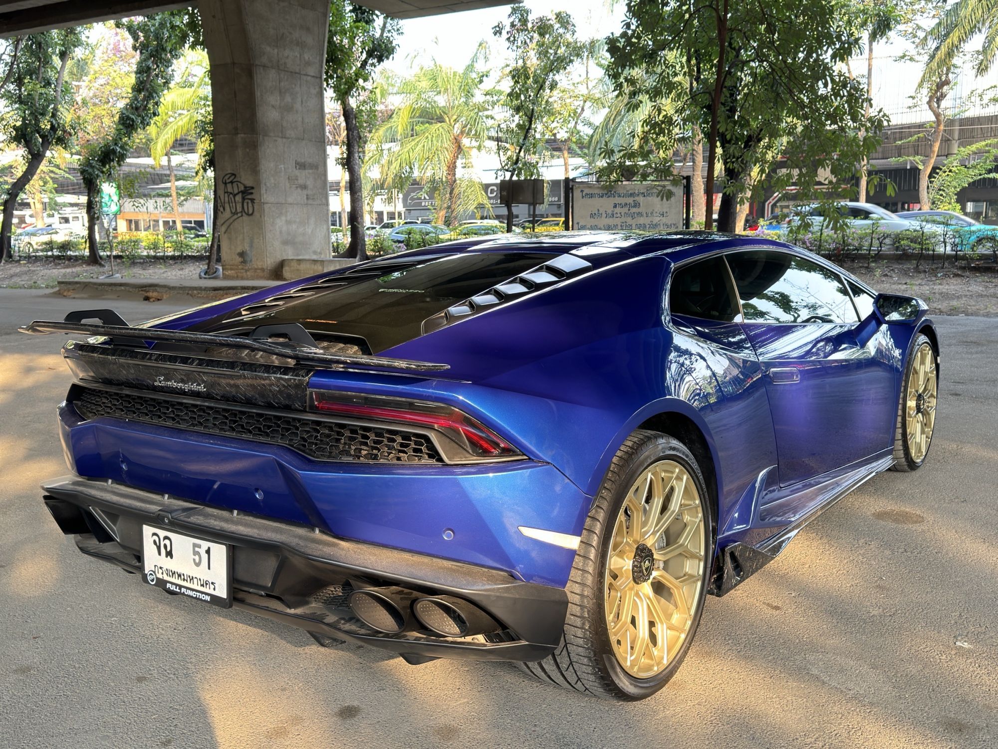2017 Lamborghini LP610-4 สีน้ำเงิน (รูปที่ 7)