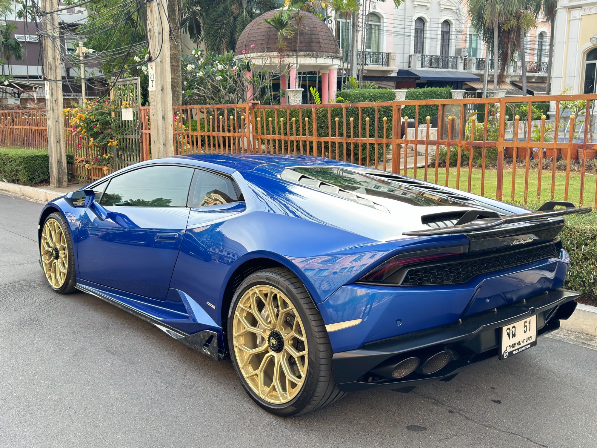 2017 Lamborghini LP610-4 สีน้ำเงิน (รูปที่ 6)