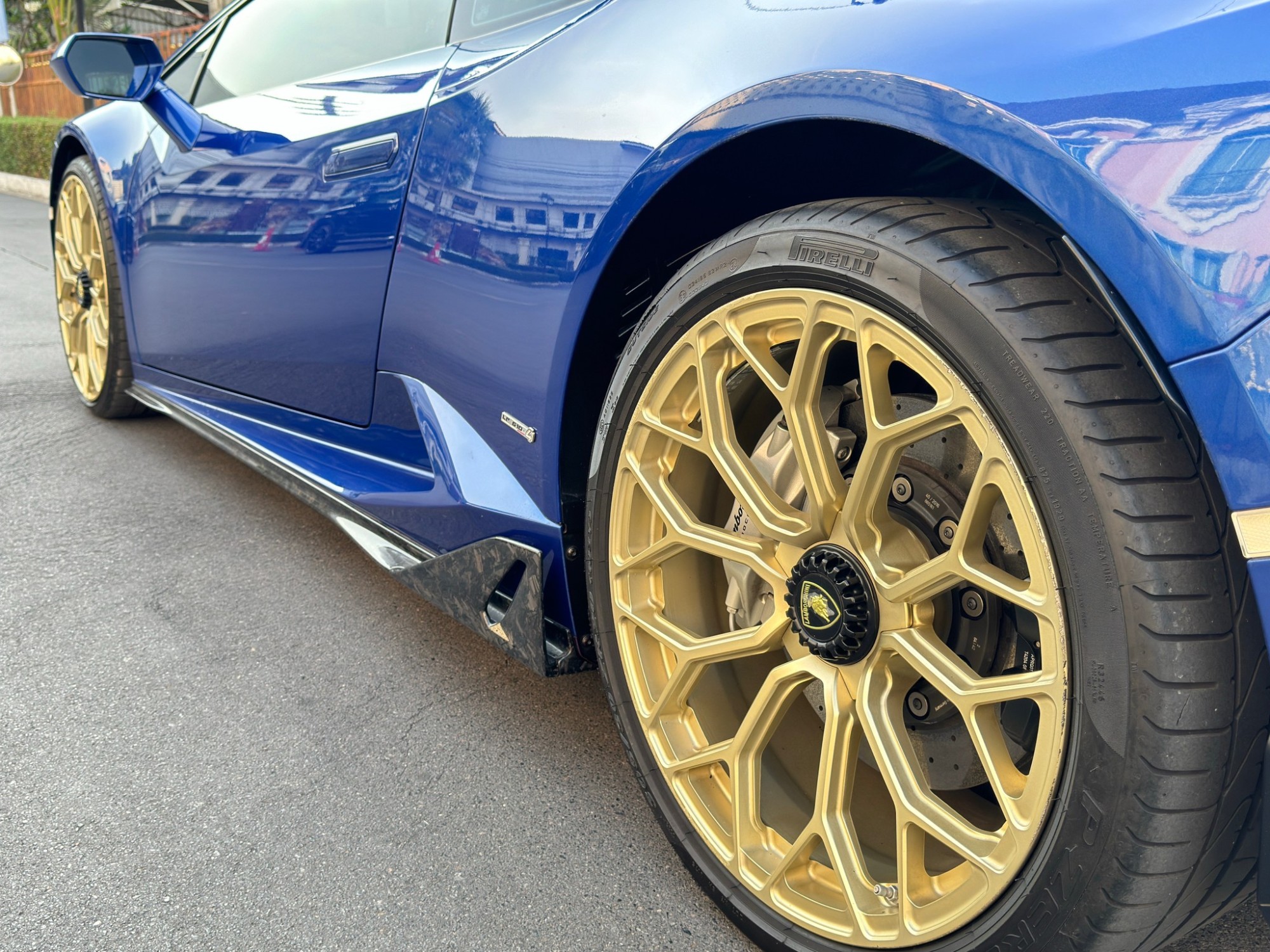 2017 Lamborghini LP610-4 สีน้ำเงิน (รูปที่ 9)