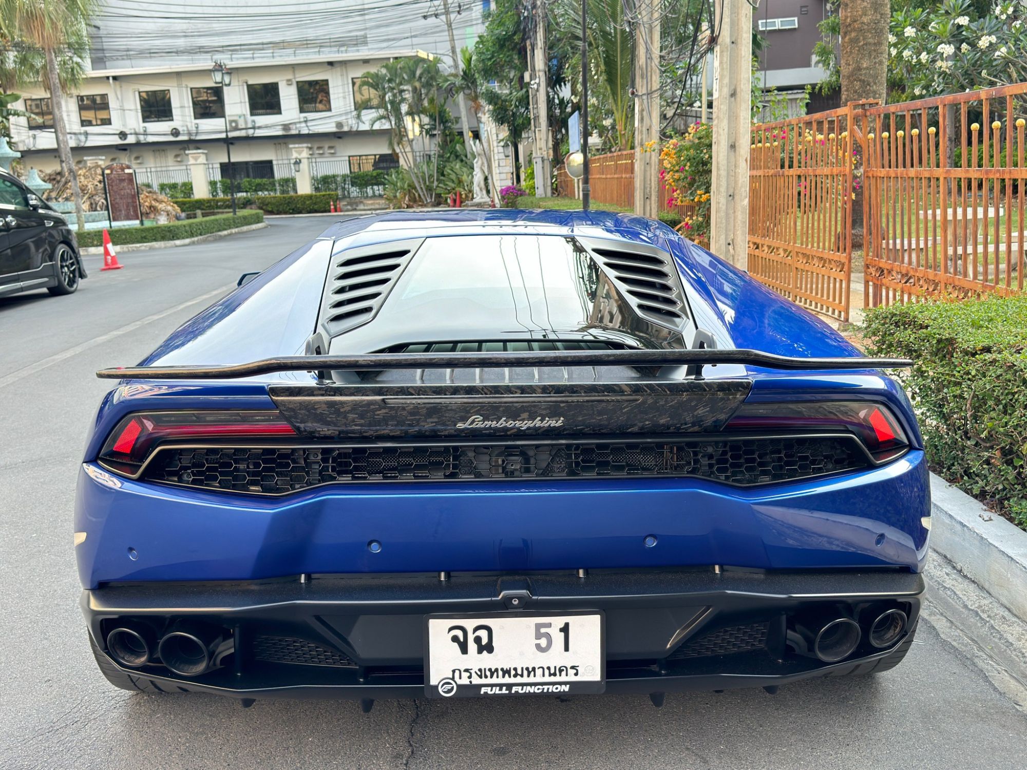 2017 Lamborghini LP610-4 สีน้ำเงิน (รูปที่ 4)