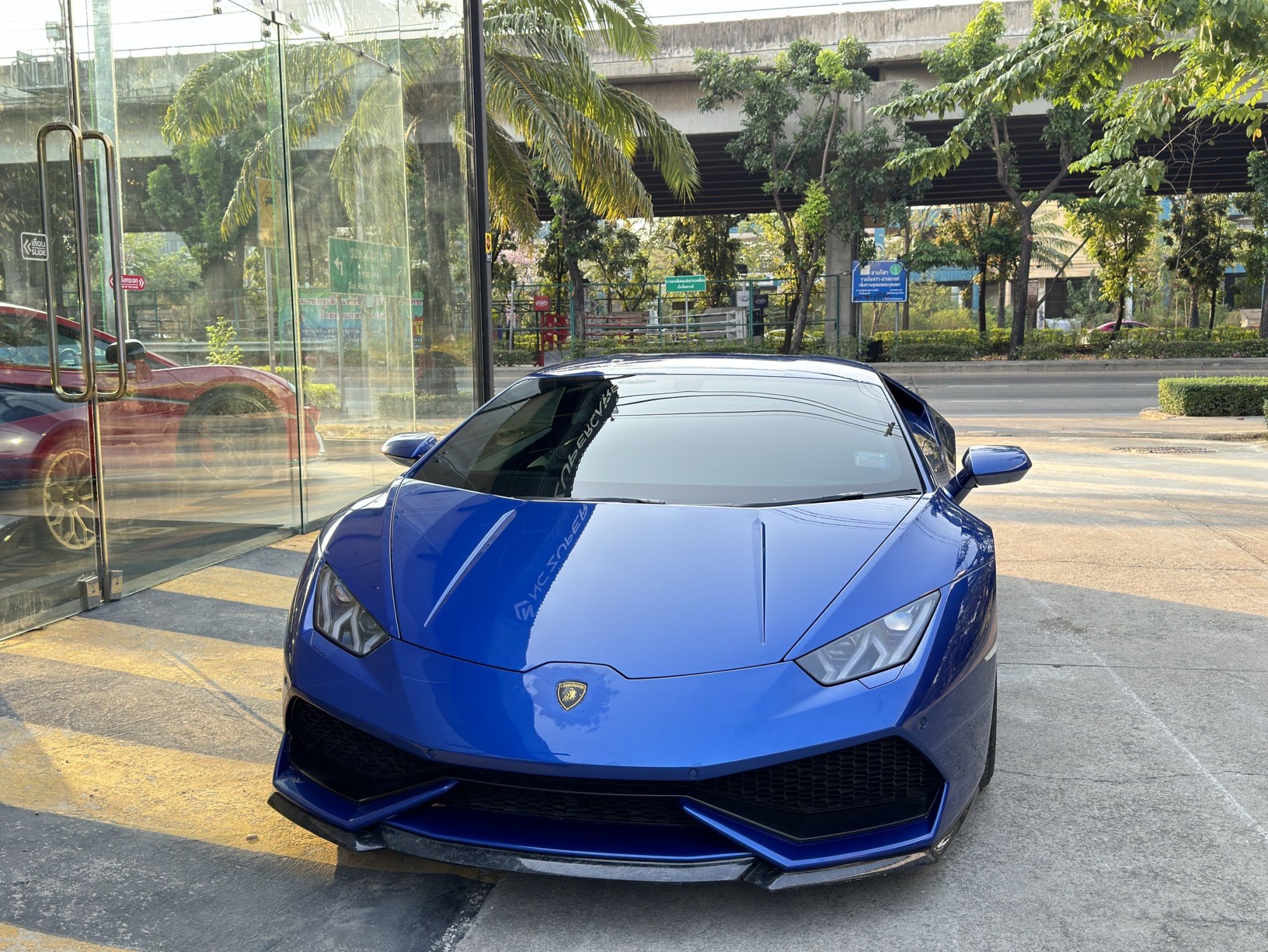 2017 Lamborghini LP610-4 สีน้ำเงิน (รูปที่ 2)