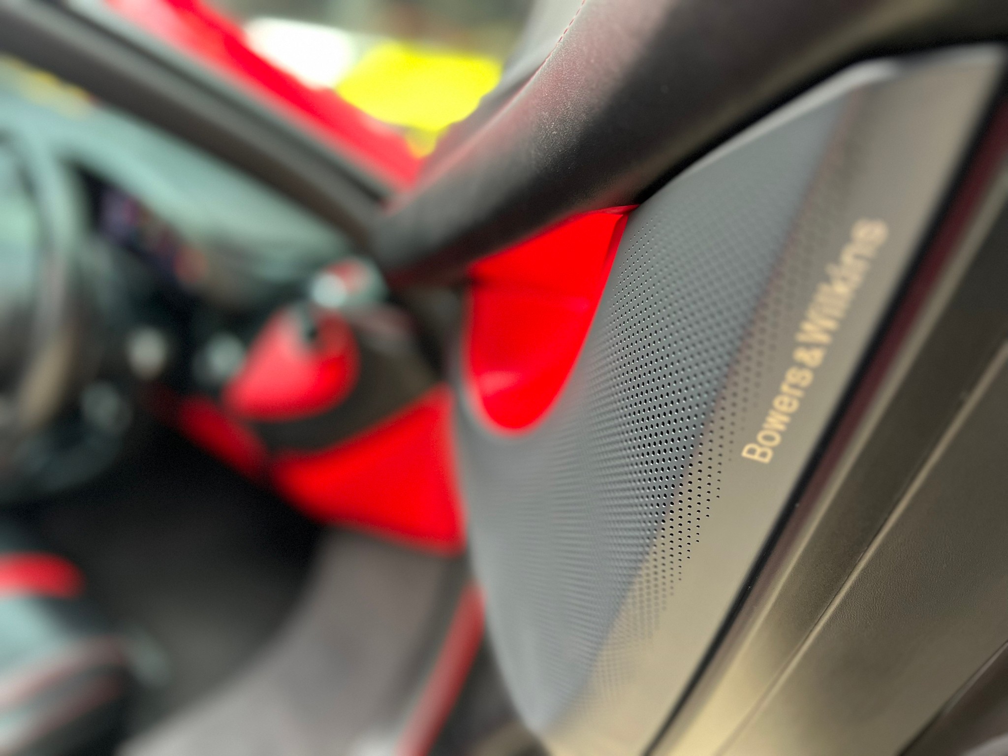 2016 McLaren 570S สีขาว (รูปที่ 17)