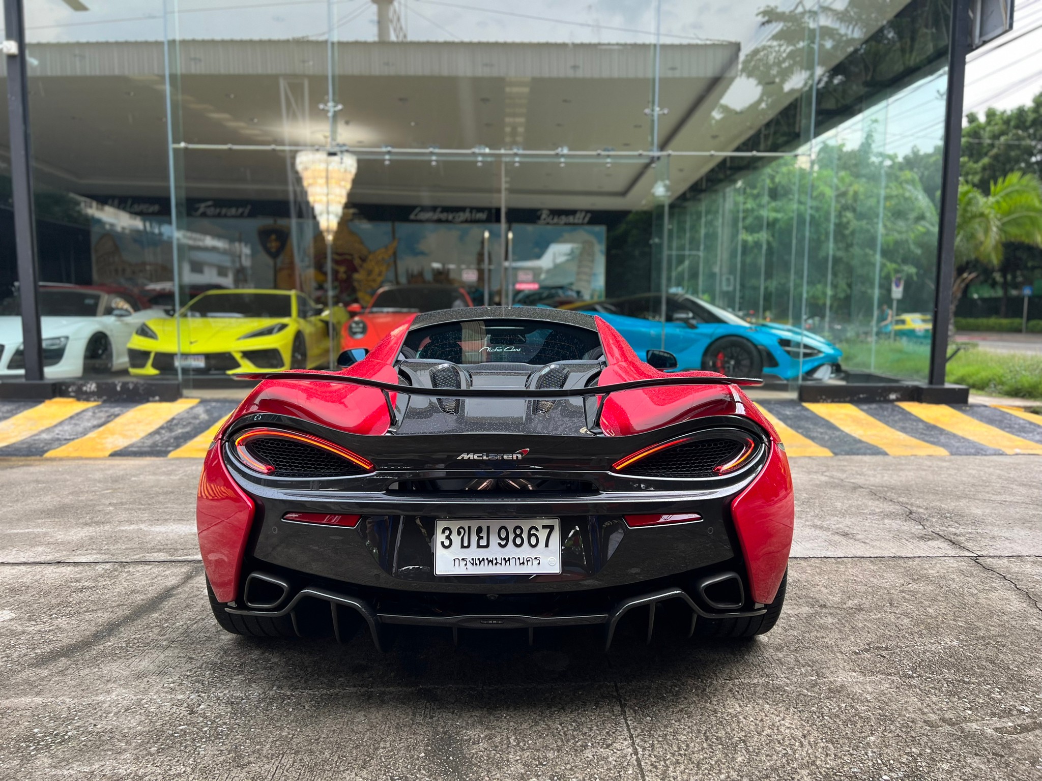 2016 McLaren 570S สีขาว (รูปที่ 16)