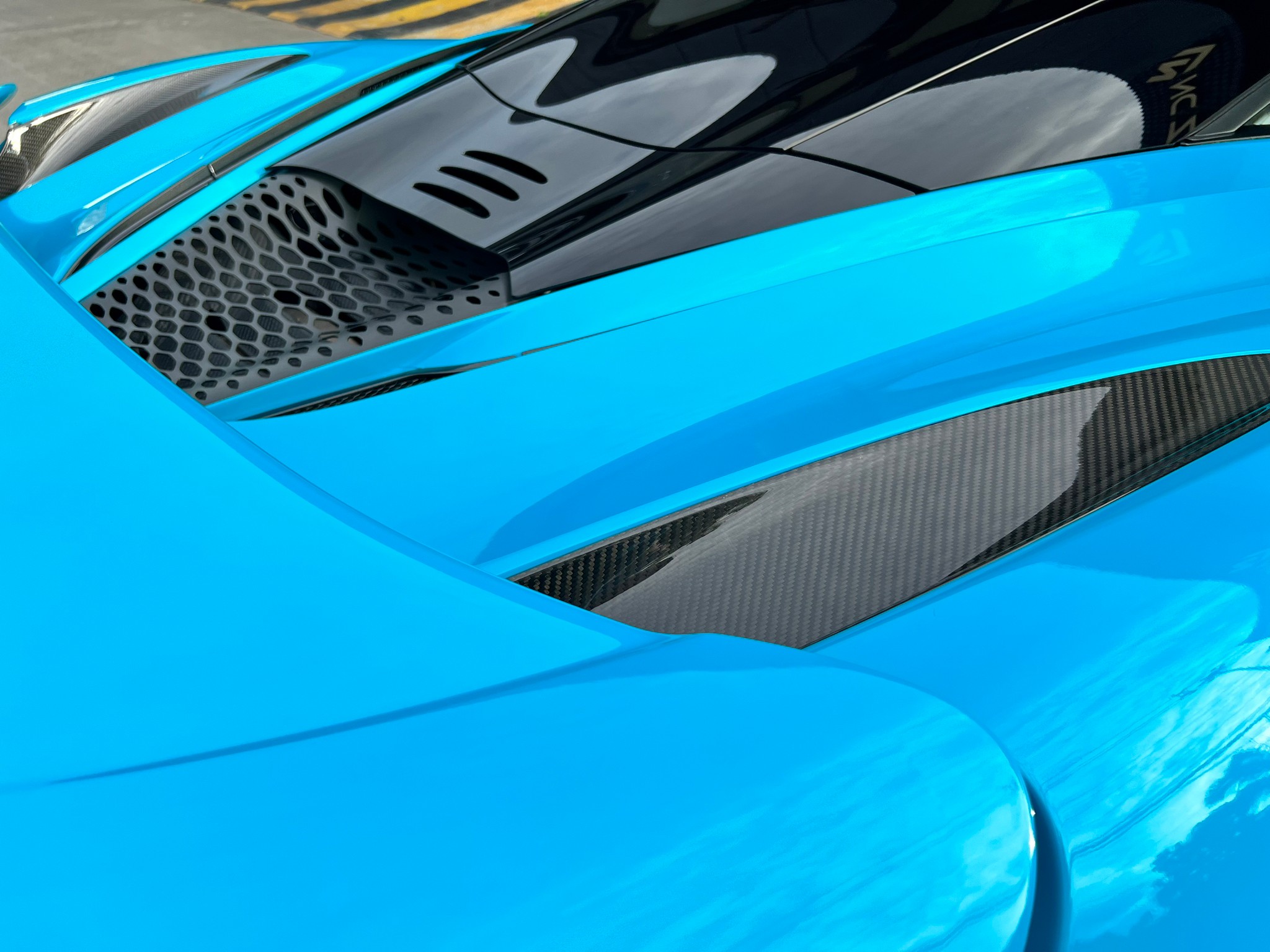 2021 McLaren 765 LT Coupe สีฟ้า (รูปที่ 4)