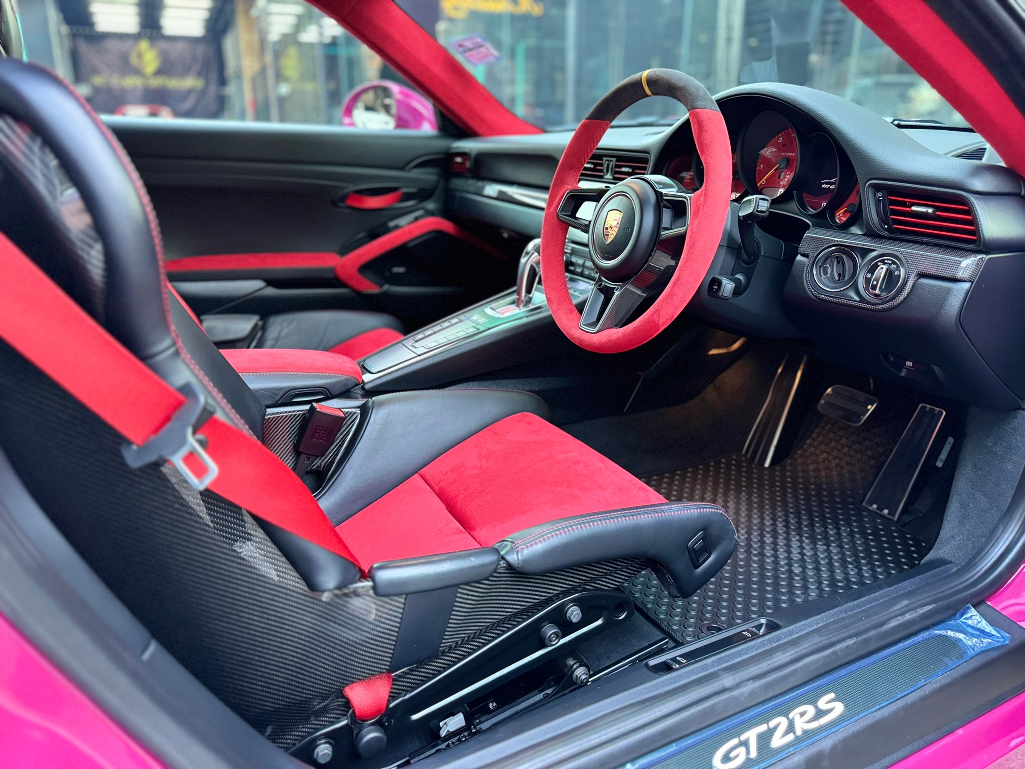 2019 Lamborghini 991.2 GT2 RS weissach package สีชมพู (รูปที่ 18)
