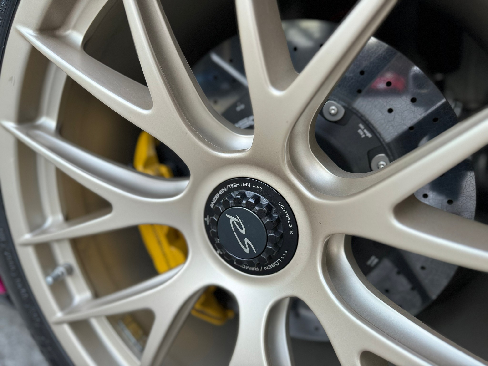 2019 Lamborghini 991.2 GT2 RS weissach package สีชมพู (รูปที่ 13)