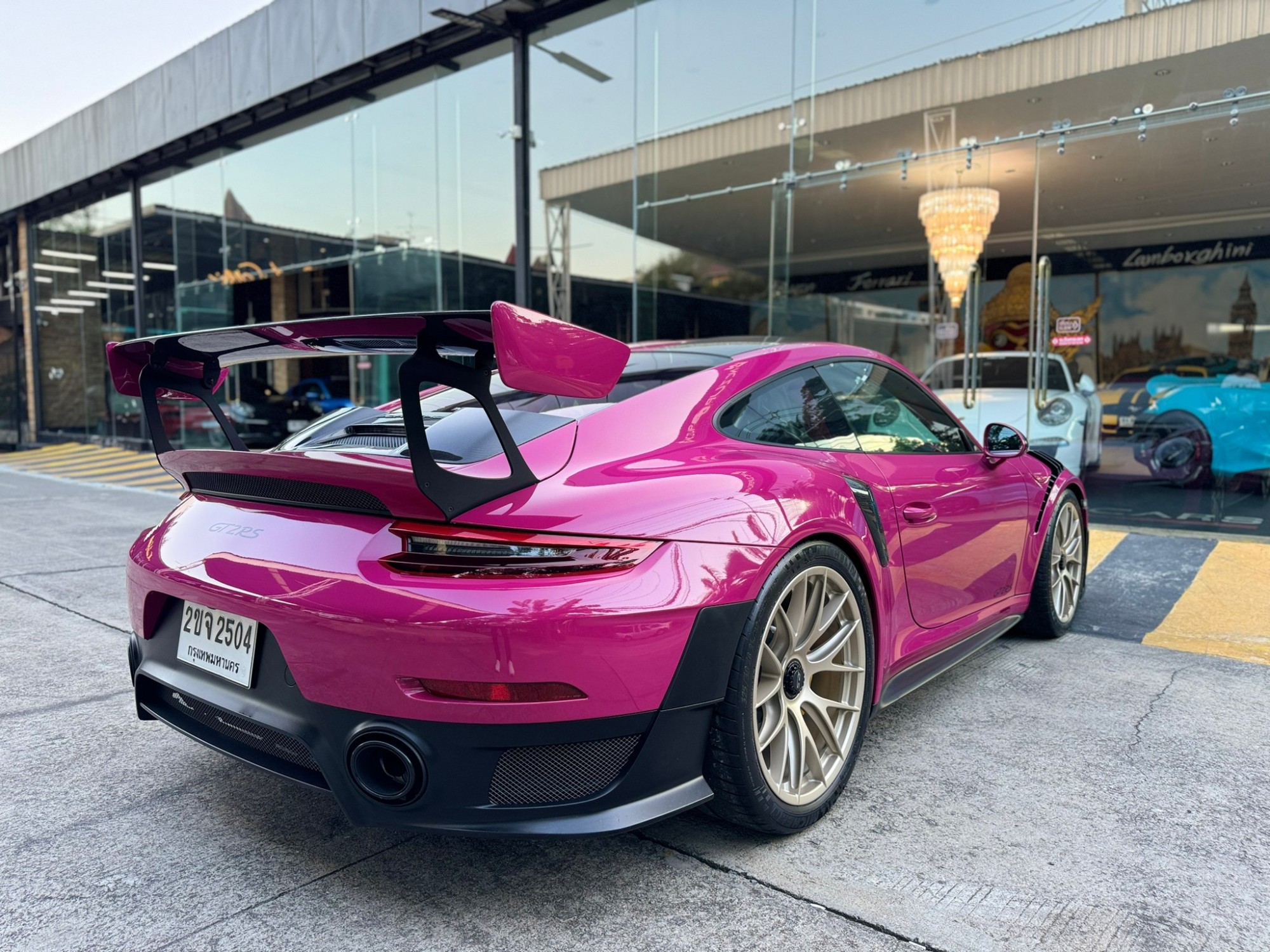 2019 Lamborghini 991.2 GT2 RS weissach package สีชมพู (รูปที่ 12)