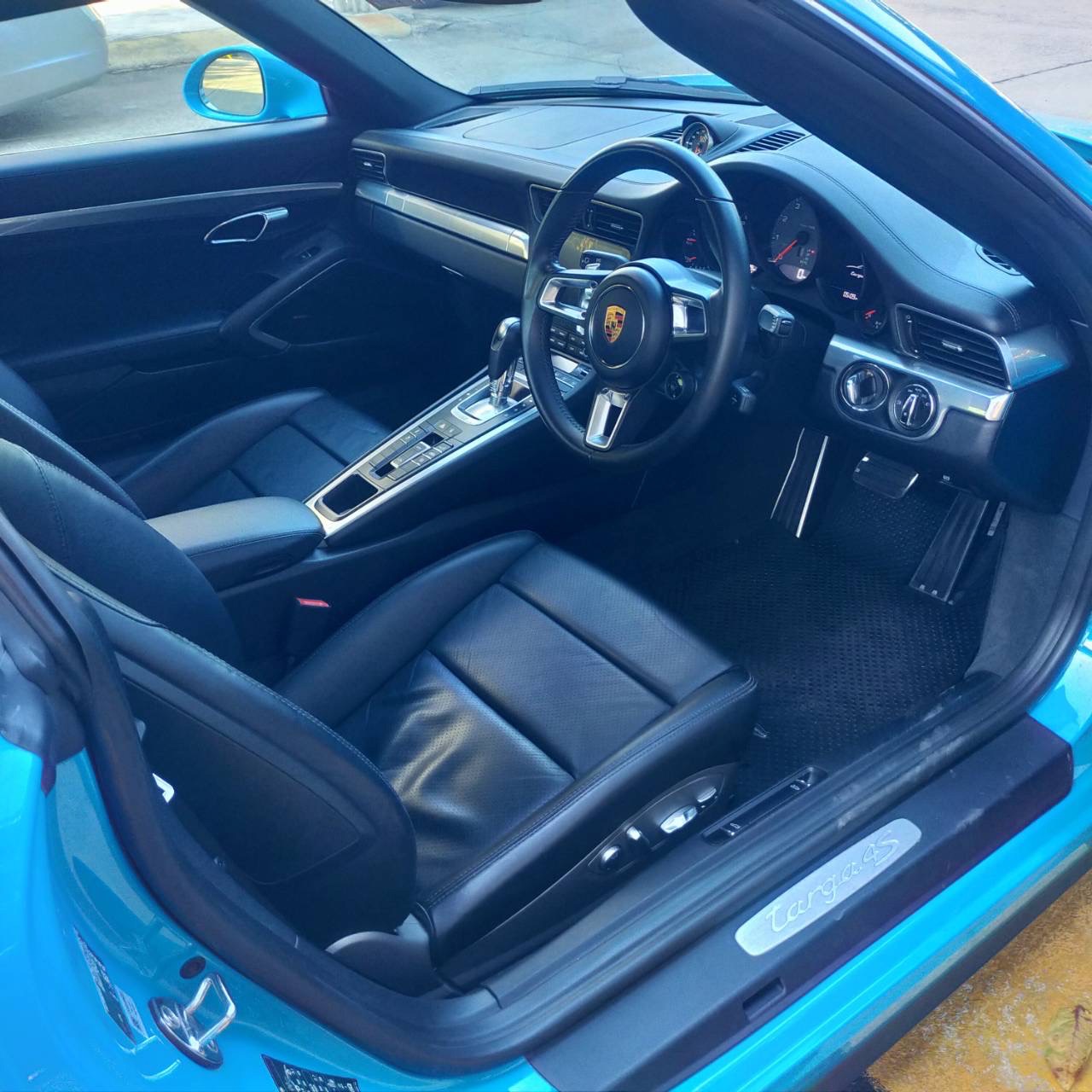 2017 Porsche Carera 991.2 Targa 4S สีฟ้า (รูปที่ 5)