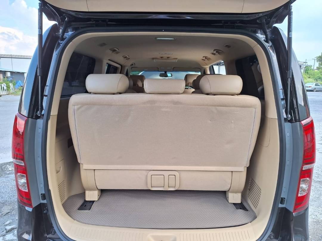 2018 Hyundai H-1 สีน้ำตาล (รูปที่ 9)