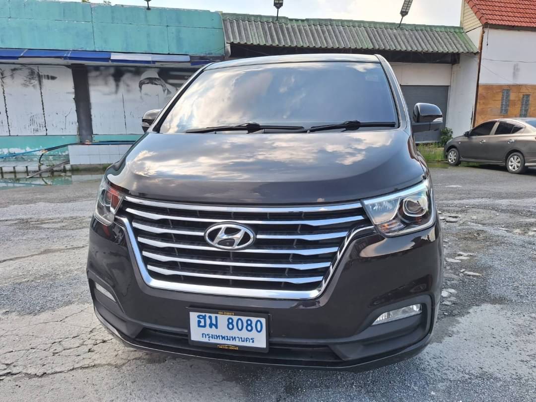 2018 Hyundai H-1 สีน้ำตาล (รูปที่ 2)