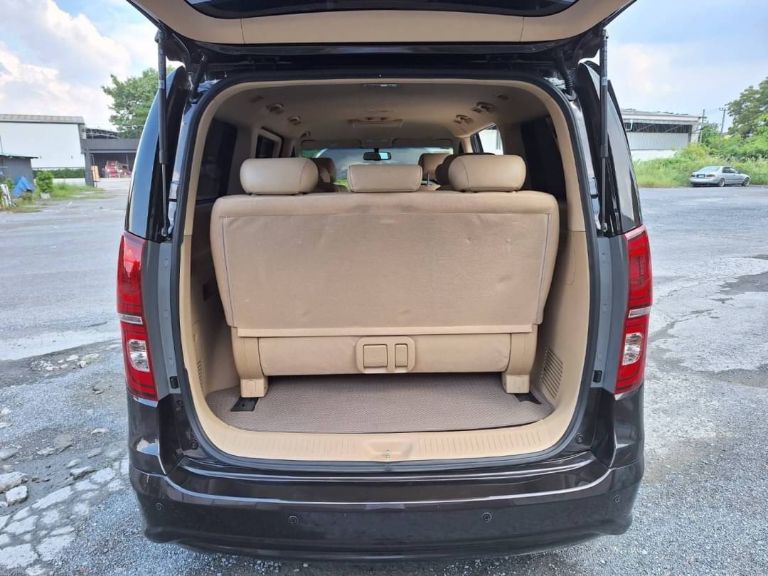 2018 Hyundai H-1 สีน้ำตาล (รูปที่ 3)