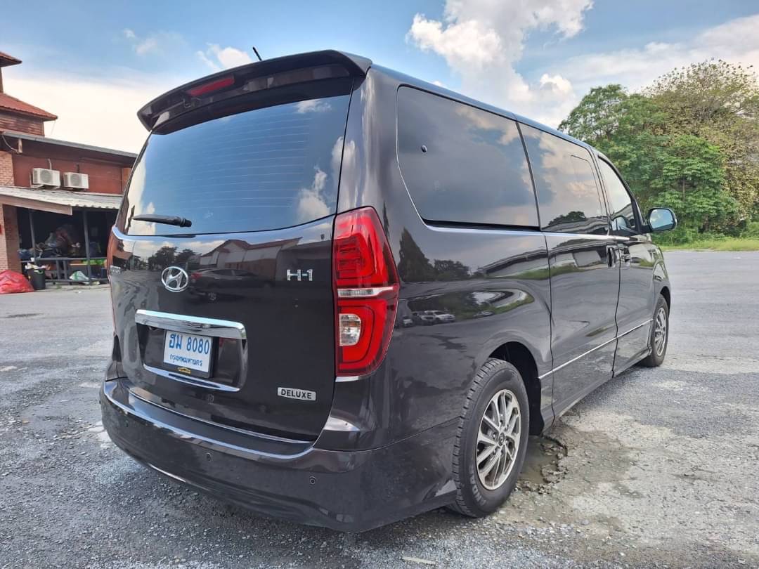 2018 Hyundai H-1 สีน้ำตาล (รูปที่ 11)