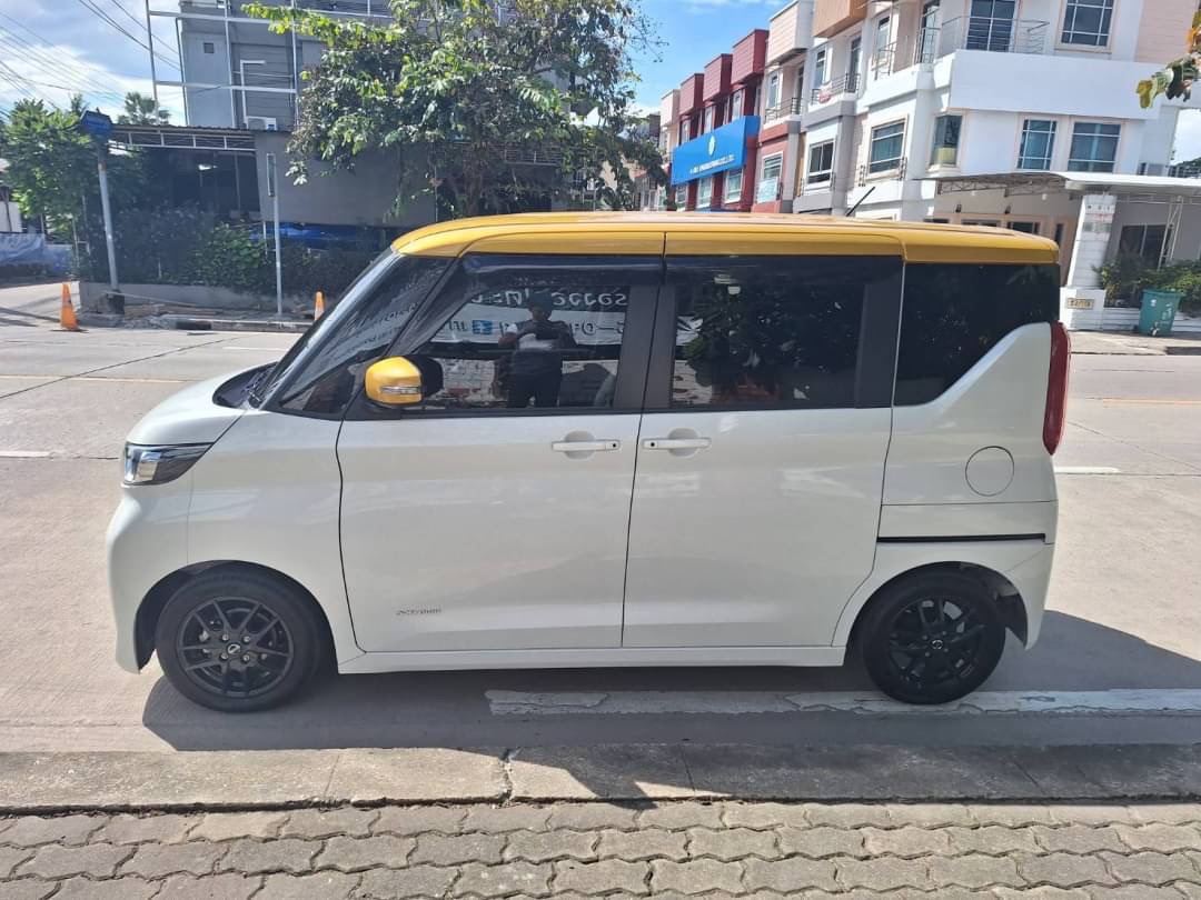 2023 Nissan Roox สีขาว (รูปที่ 2)