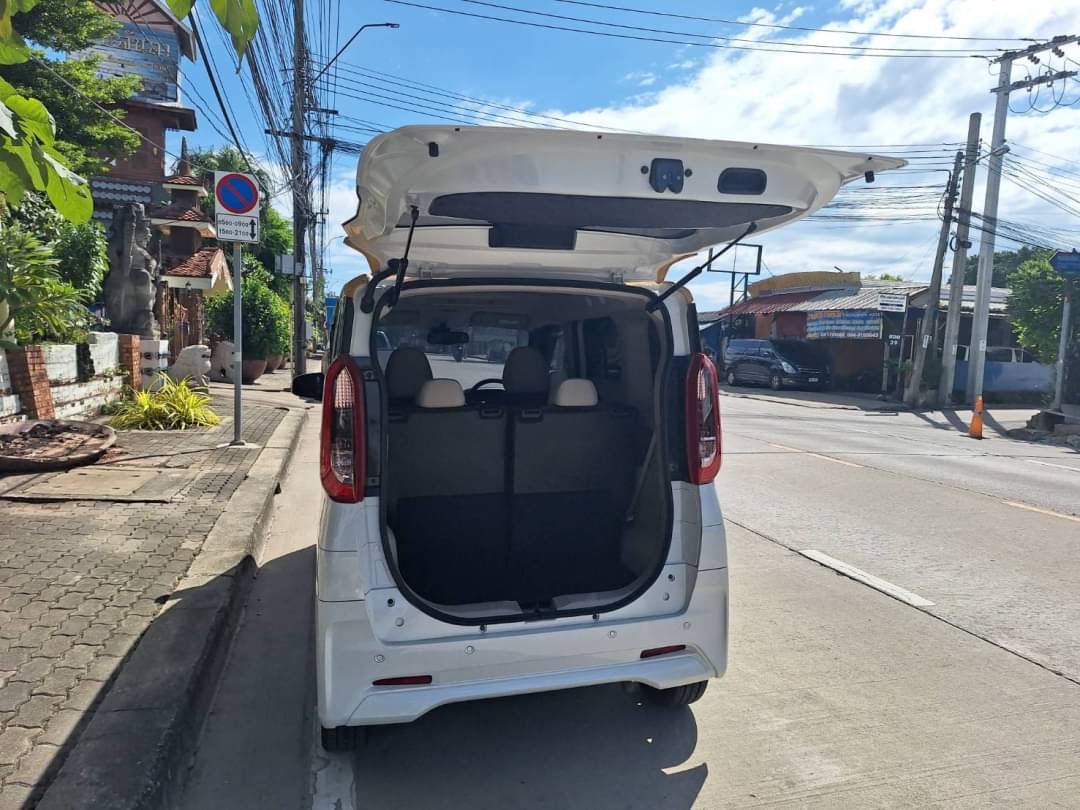 2023 Nissan Roox สีขาว