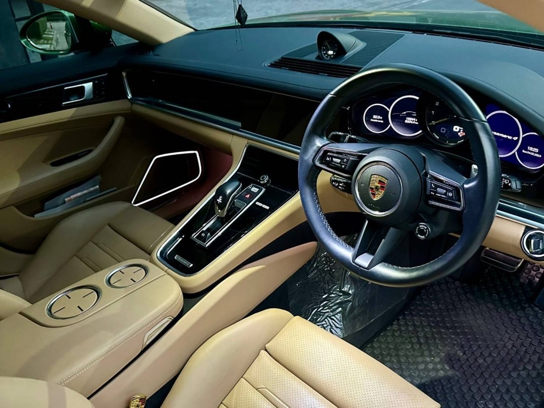 2021 Porsche Panamera สีเขียว (รูปที่ 4)
