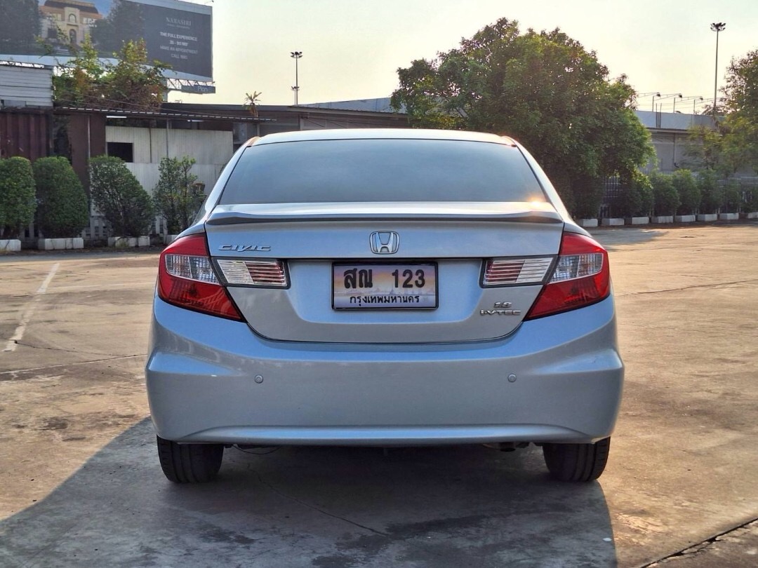 2013 Honda Civic FB สีเทา (รูปที่ 8)