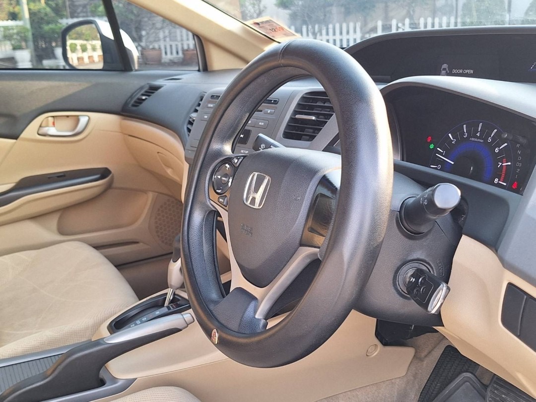 2013 Honda Civic FB สีเทา (รูปที่ 10)
