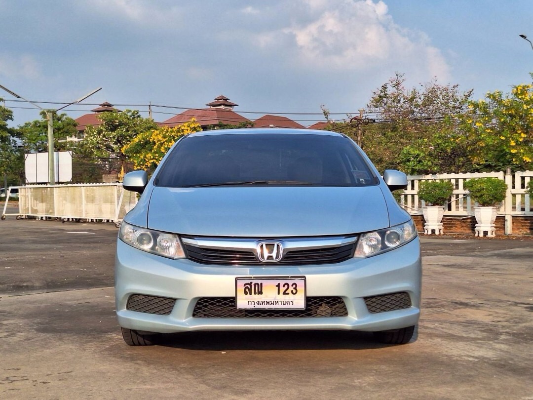2013 Honda Civic FB สีเทา (รูปที่ 2)