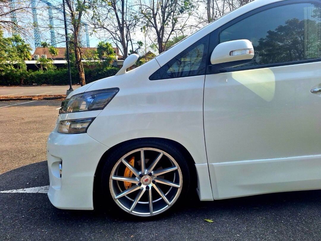 2014 Toyota Vellfire สีขาว (รูปที่ 4)