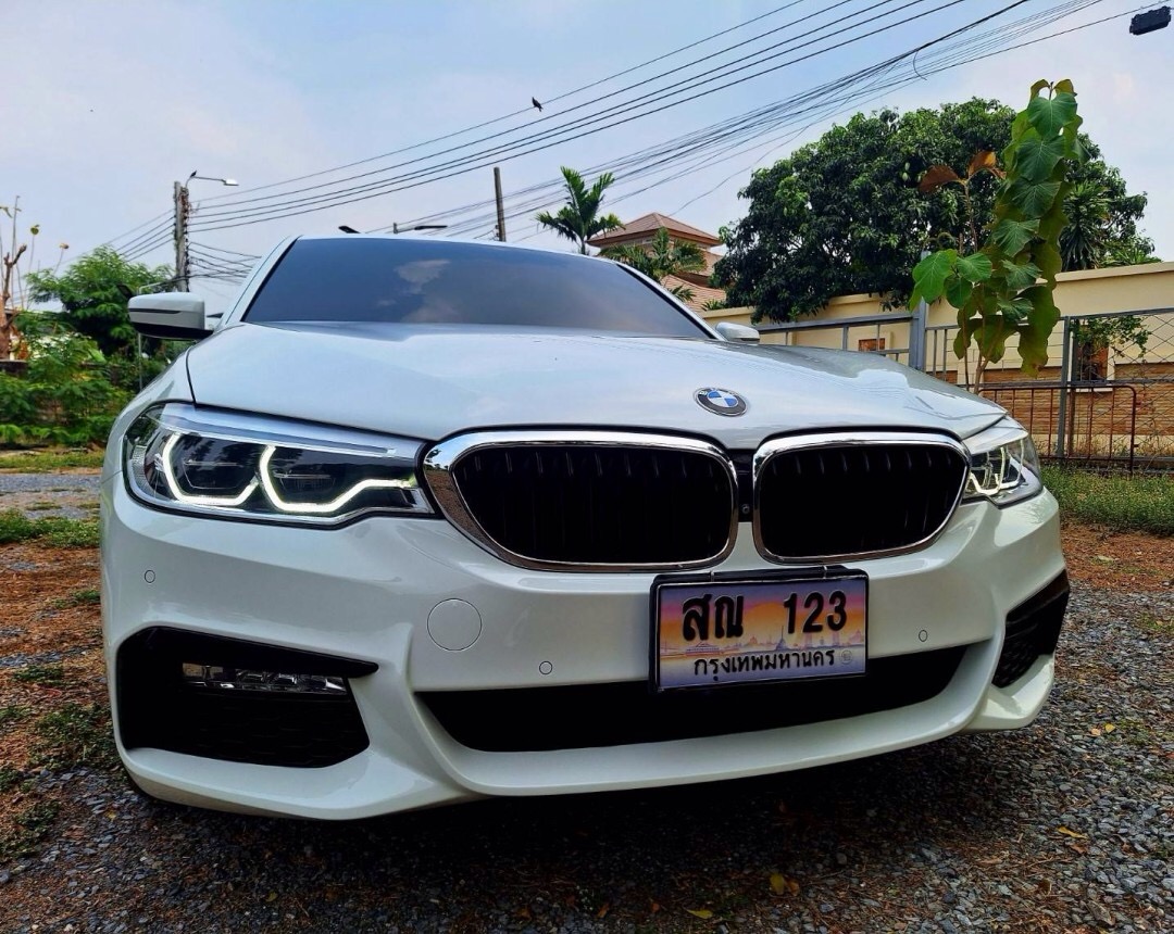 2018 BMW 530e M sport สีขาว (รูปที่ 4)