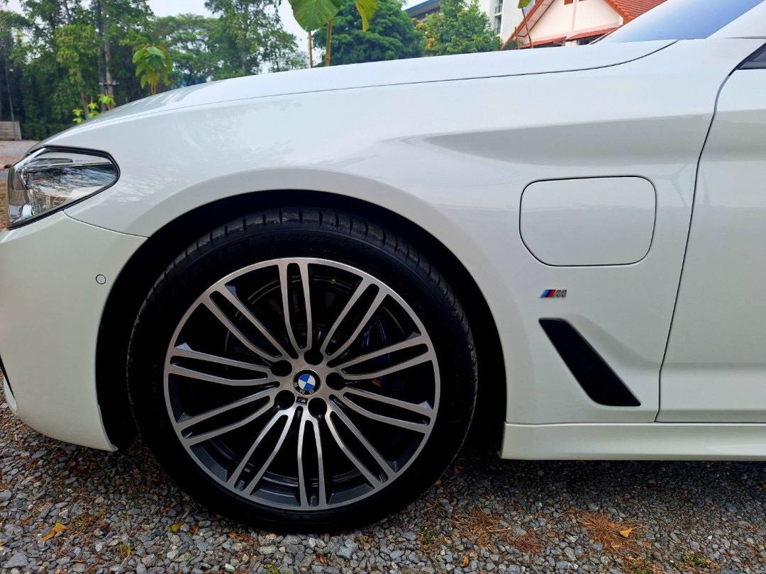 2018 BMW 530e M sport สีขาว (รูปที่ 9)