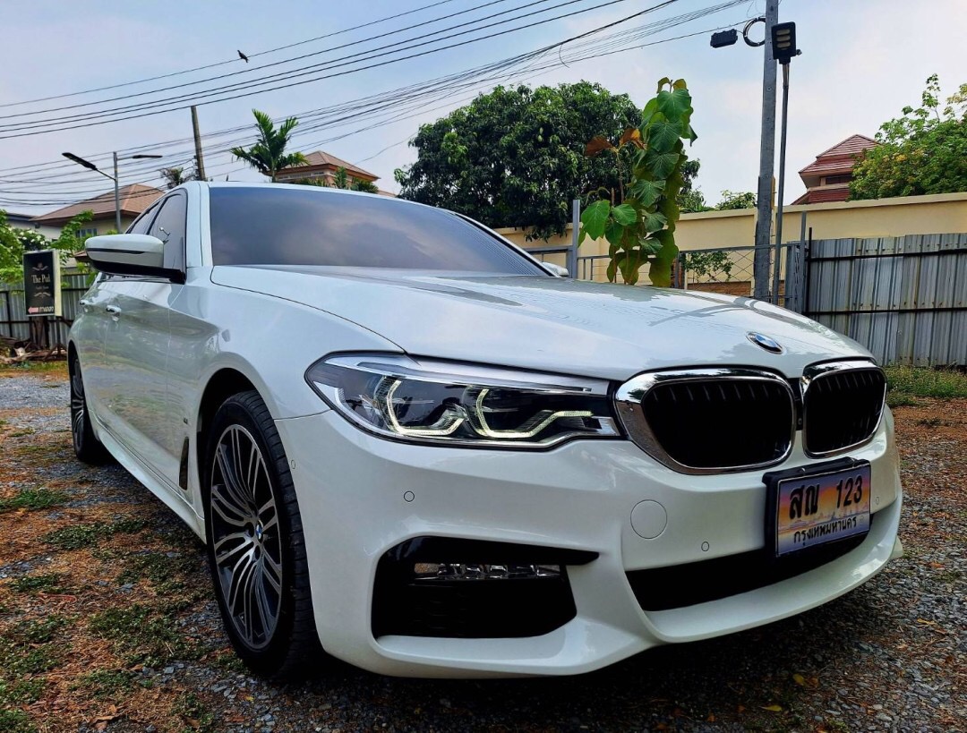 2018 BMW 530e M sport สีขาว
