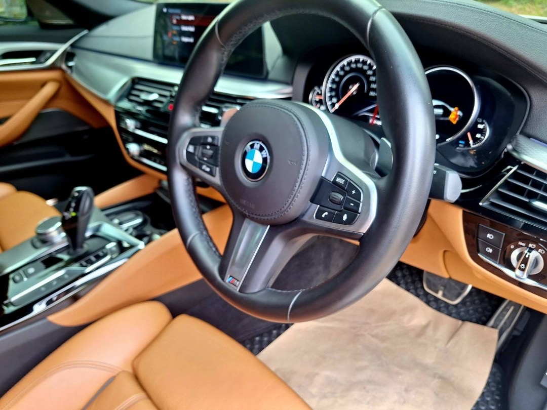 2018 BMW 530e M sport สีขาว (รูปที่ 19)