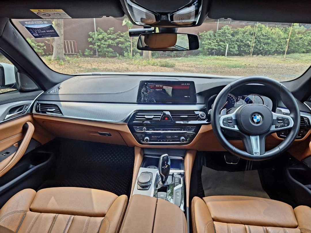 2018 BMW 530e M sport สีขาว (รูปที่ 15)