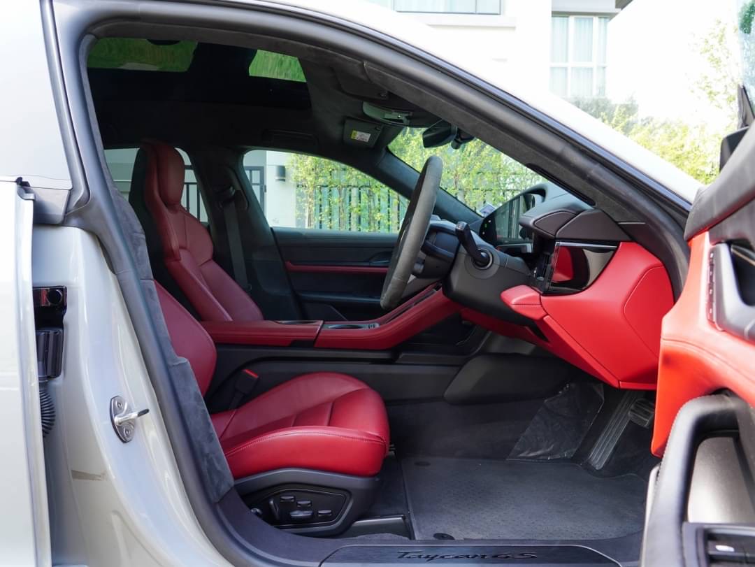2022 Porsche Taycan 4S สีเทา (รูปที่ 8)