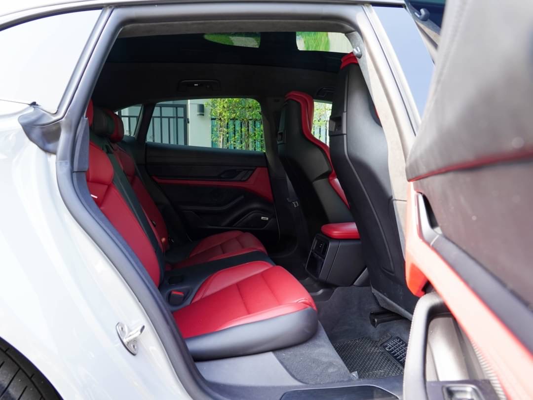 2022 Porsche Taycan 4S สีเทา (รูปที่ 20)
