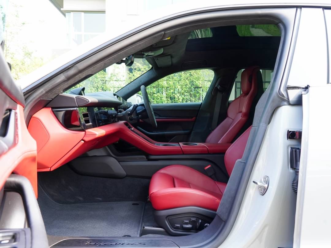 2022 Porsche Taycan 4S สีเทา (รูปที่ 9)