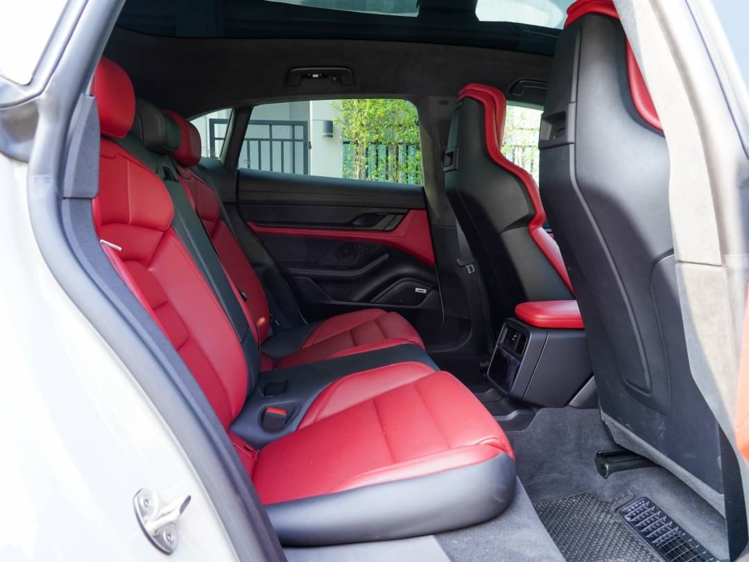 2022 Porsche Taycan 4S สีเทา (รูปที่ 16)