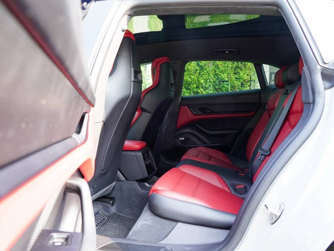 2022 Porsche Taycan 4S สีเทา (รูปที่ 19)