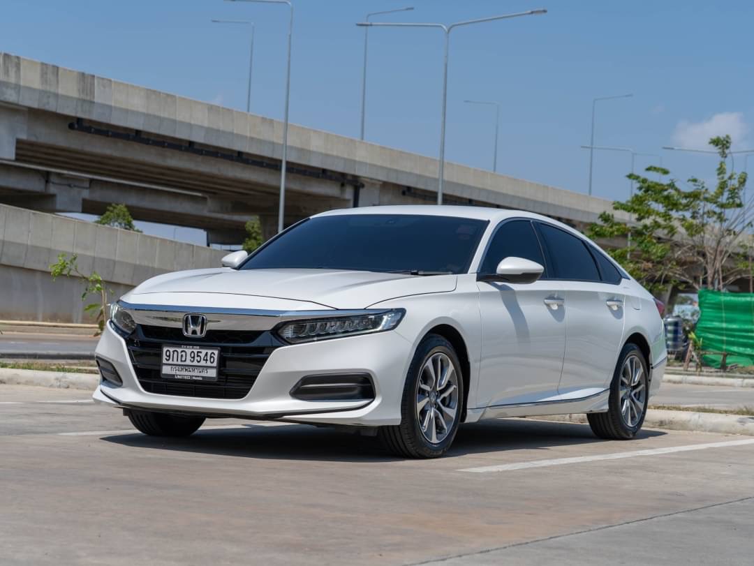 2019 Honda Accord สีขาว (รูปที่ 2)