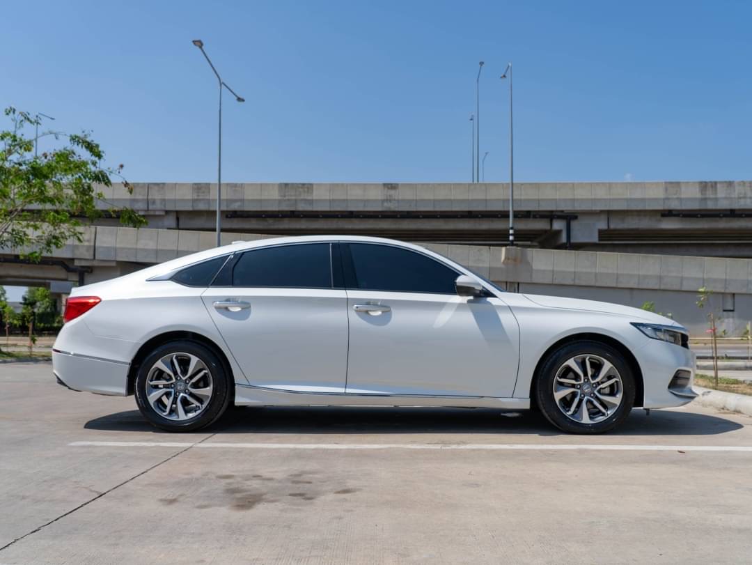 2019 Honda Accord สีขาว