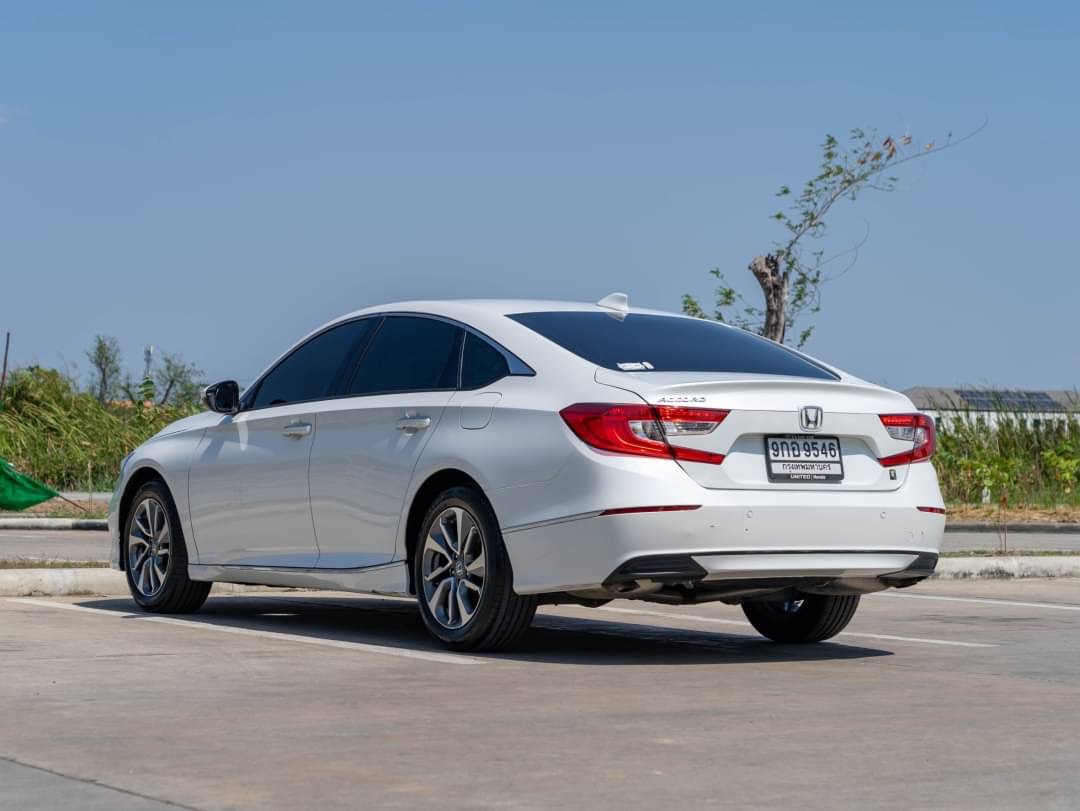 2019 Honda Accord สีขาว (รูปที่ 5)
